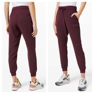 Lululemon On the Fly Joggers Pants Woven Cassis | 4